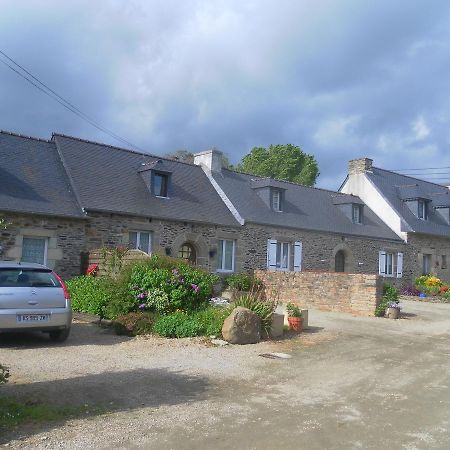 Les Gites De Kerroyal Garlan Exteriér fotografie