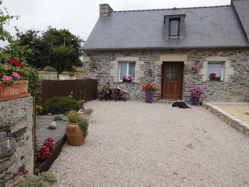 Les Gites De Kerroyal Garlan Exteriér fotografie