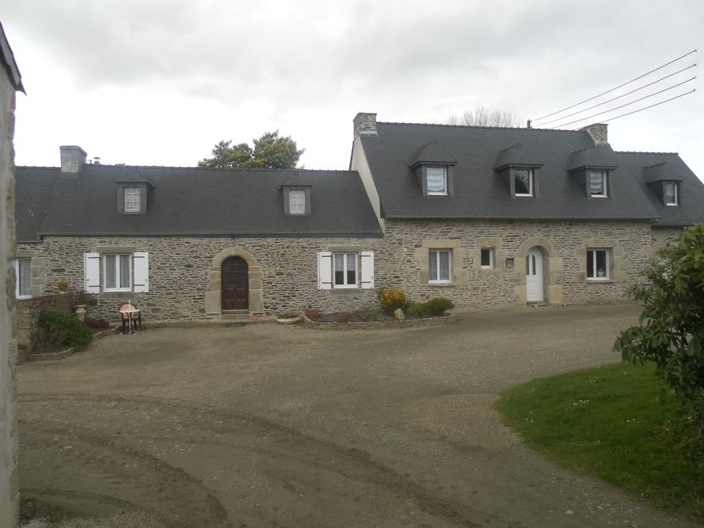 Les Gites De Kerroyal Garlan Exteriér fotografie