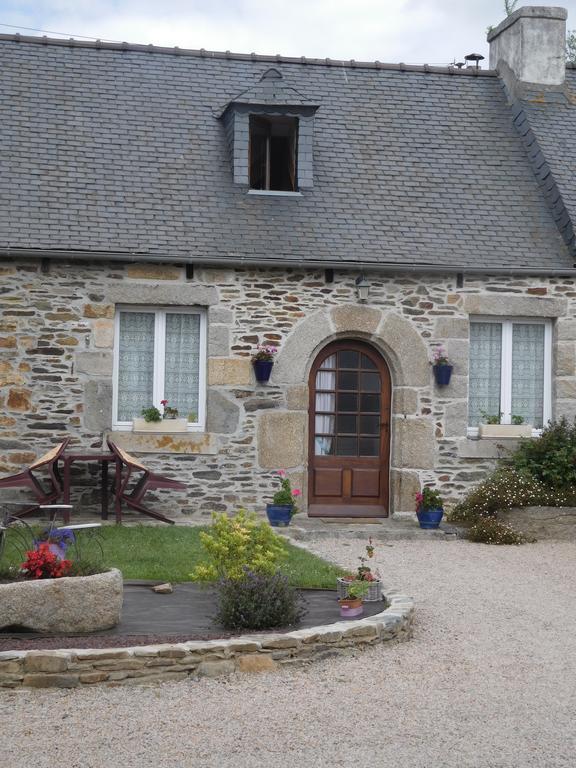 Les Gites De Kerroyal Garlan Exteriér fotografie