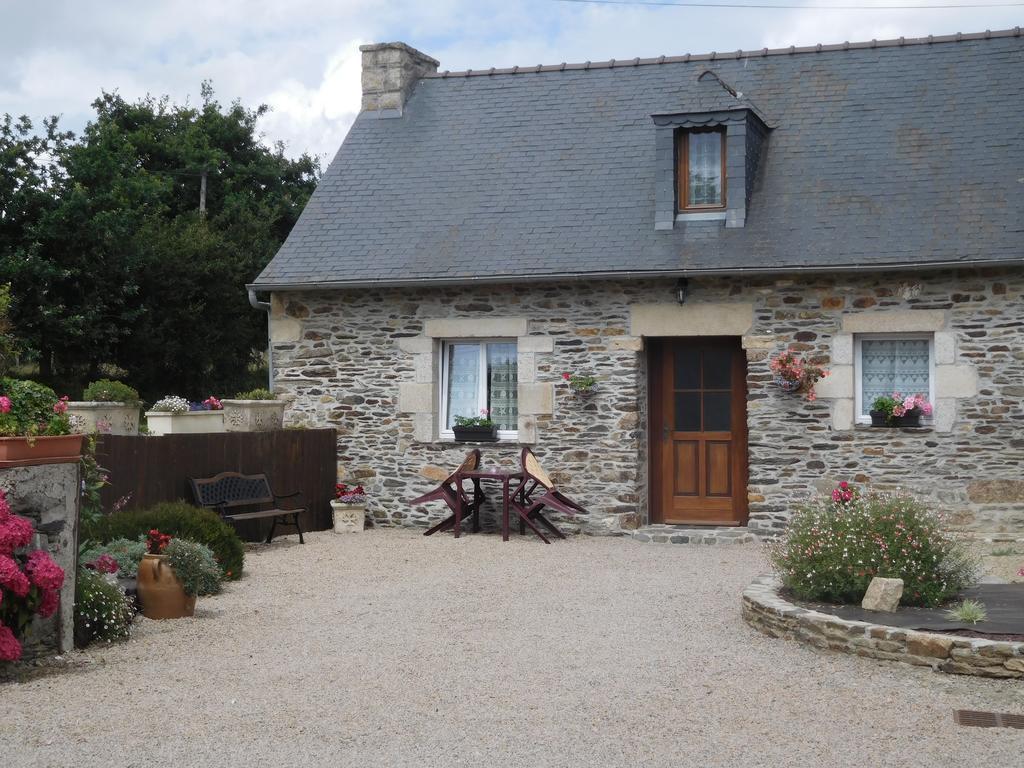 Les Gites De Kerroyal Garlan Exteriér fotografie