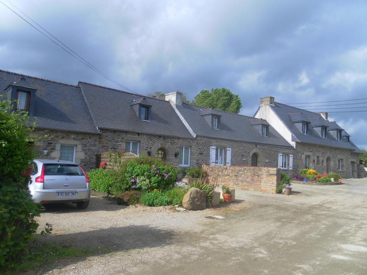 Les Gites De Kerroyal Garlan Exteriér fotografie